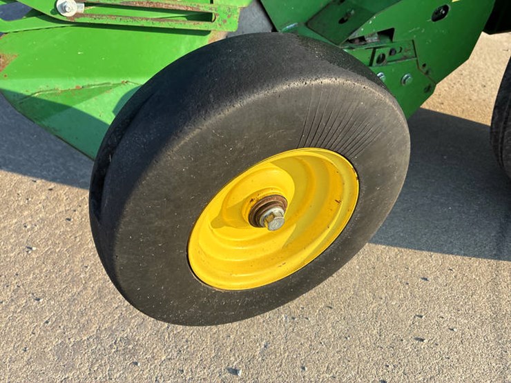 2019-john-deere-560m-image-28