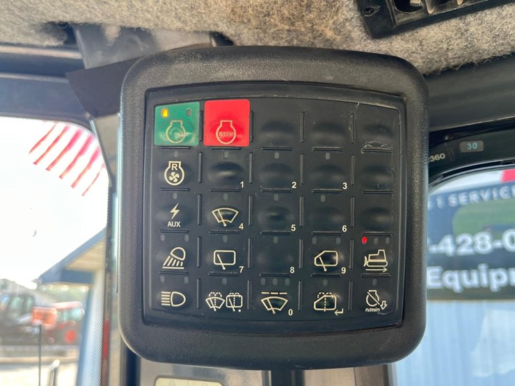 2015-deere-650k-lgp-image-25