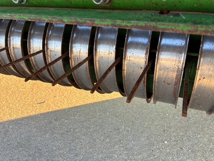 2019-john-deere-560m-image-16