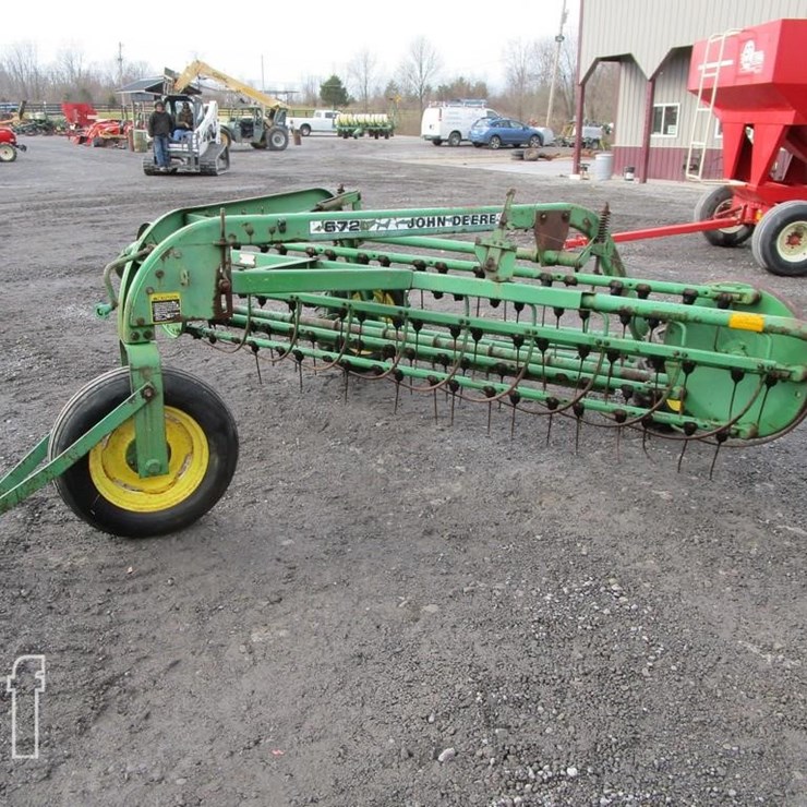 JOHN DEERE 672