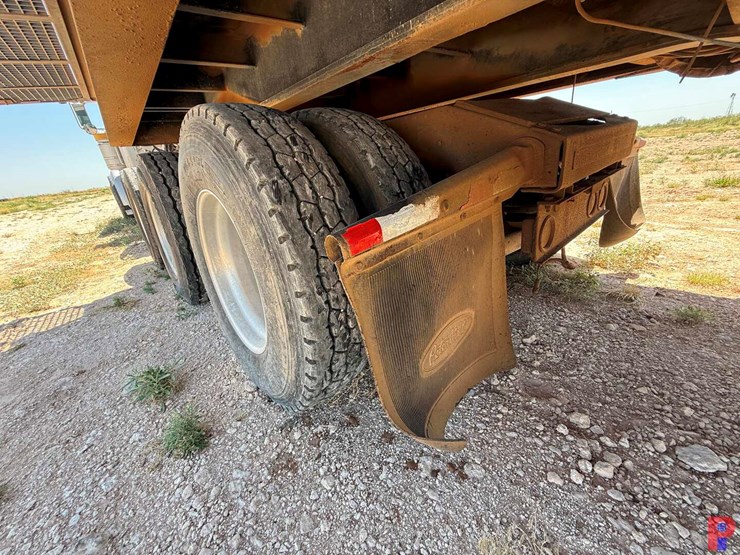 2013-peterbilt-367-image-31