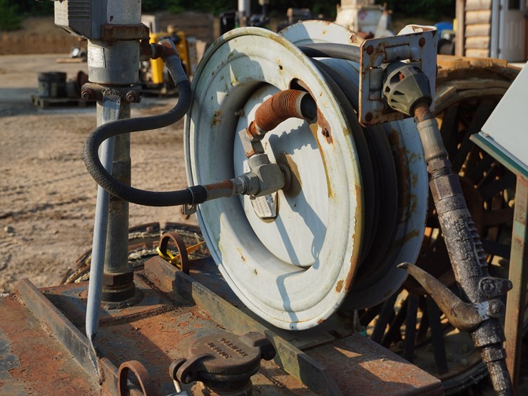 #159-•-oil-dispenser-image-3