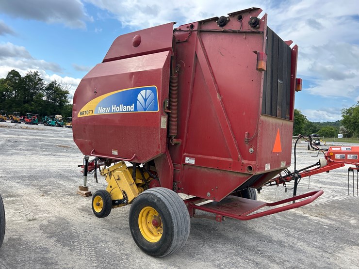 new-holland-br7070-image-4