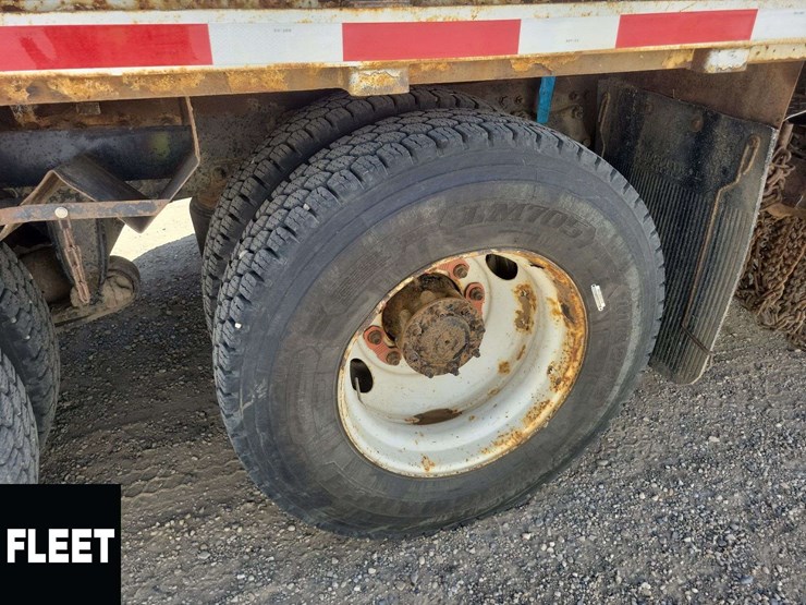 2015-freightliner-108sd-image-23