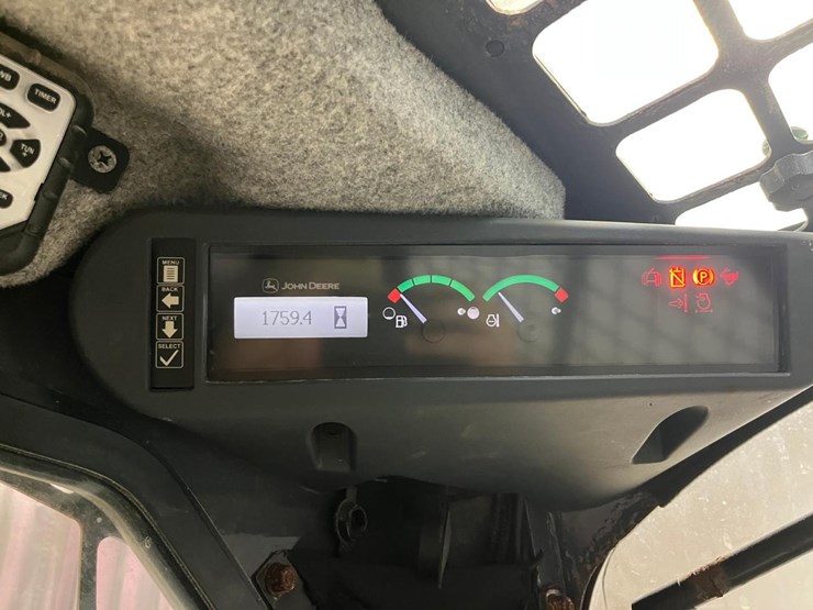 2015-deere-318e-image-20