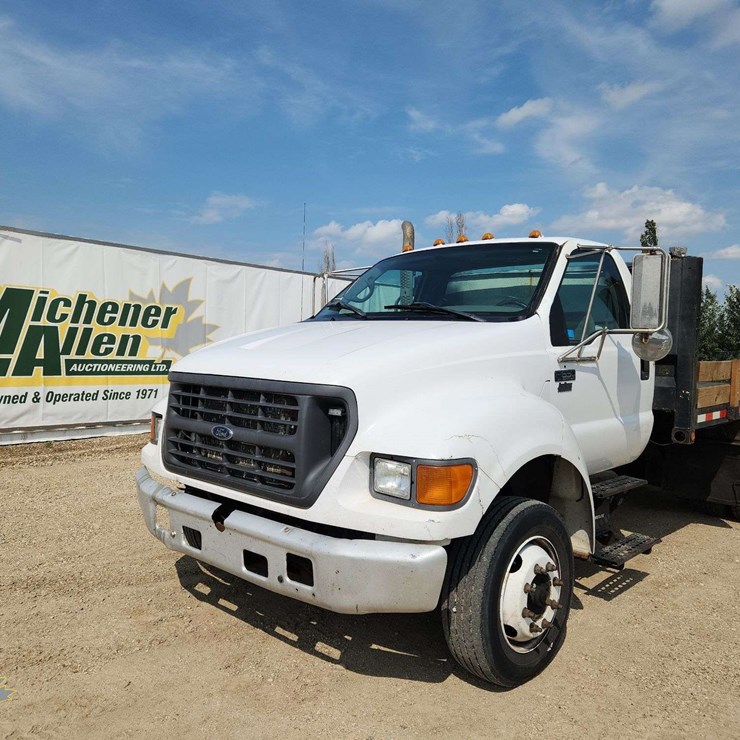 2002 FORD F650