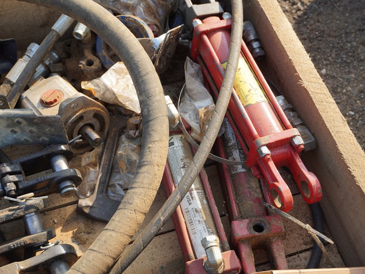 #142-•-pallet-of-miscellaneous-image-3