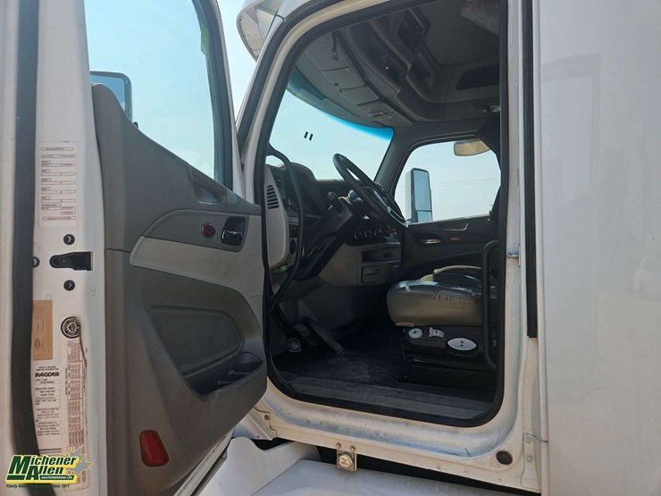 2019-peterbilt-579-image-31