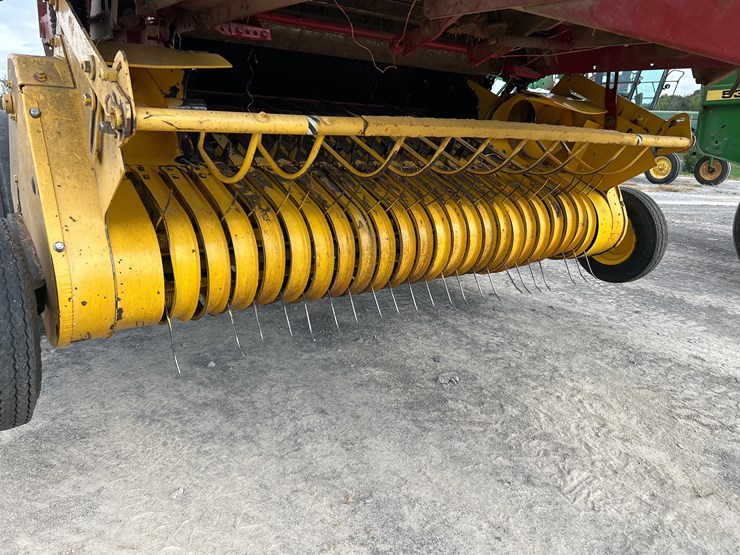new-holland-br7070-image-7
