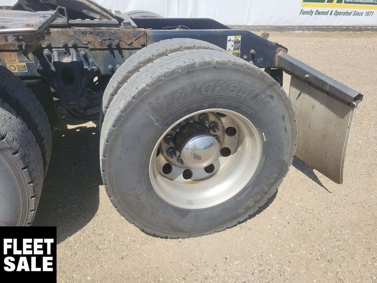 2019-peterbilt-579-image-10