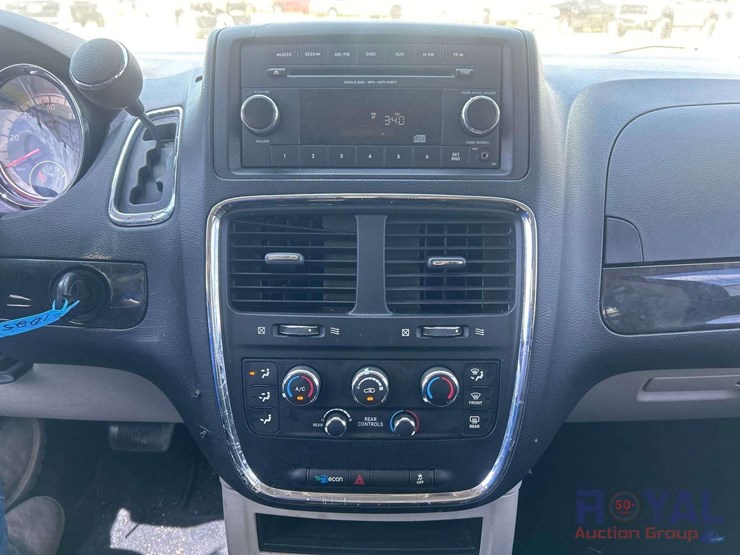 2017-dodge-grand-caravan-se-image-11