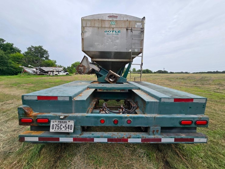 2013-doyle-dry-fertilizer-tender-trailer---kubota-diesel,-3-stainless-compartments,-side-discharge-image-23