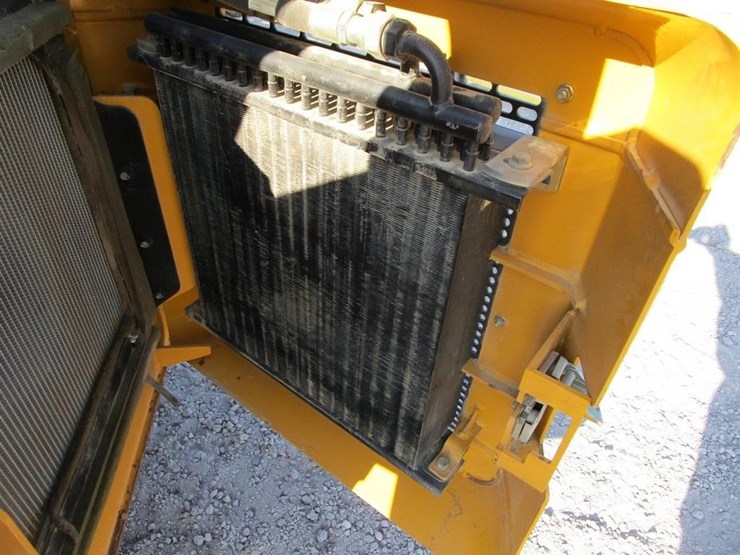 deere-320-image-17