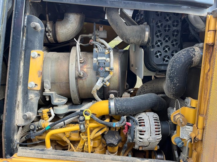 2015-deere-650k-lgp-image-21