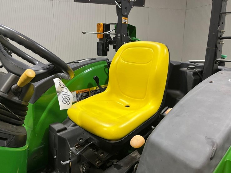 2021-john-deere-4044m-image-21