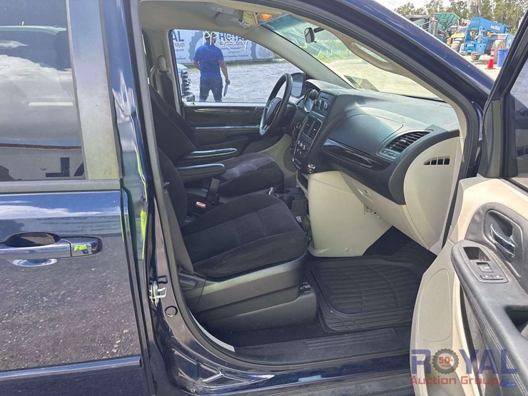 2017-dodge-grand-caravan-se-image-24