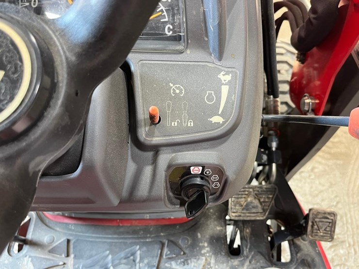 2020-massey-ferguson-gc1723eb-image-28