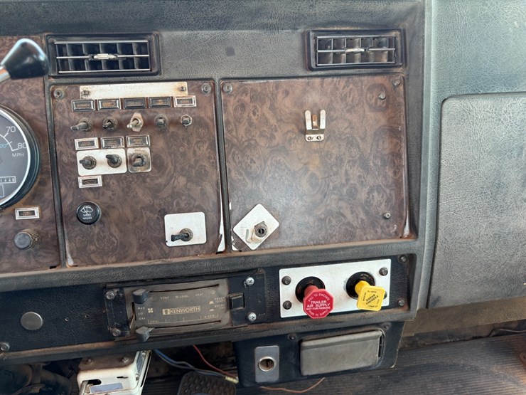 1990-kenworth-t400-image-18