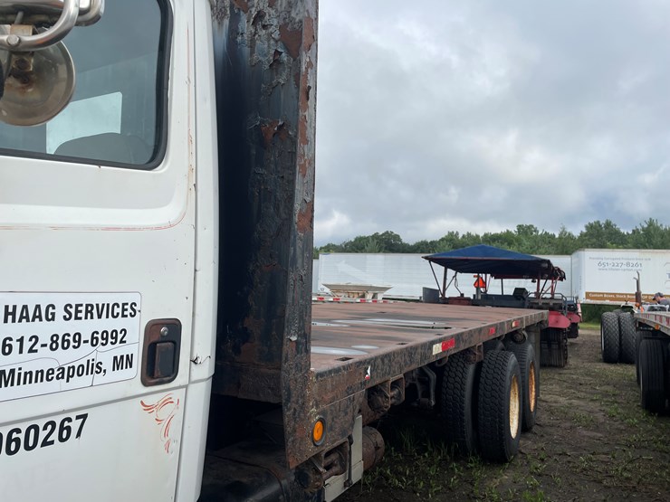 2002-freightliner-fl80-image-2