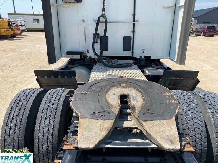 2019-peterbilt-579-image-11