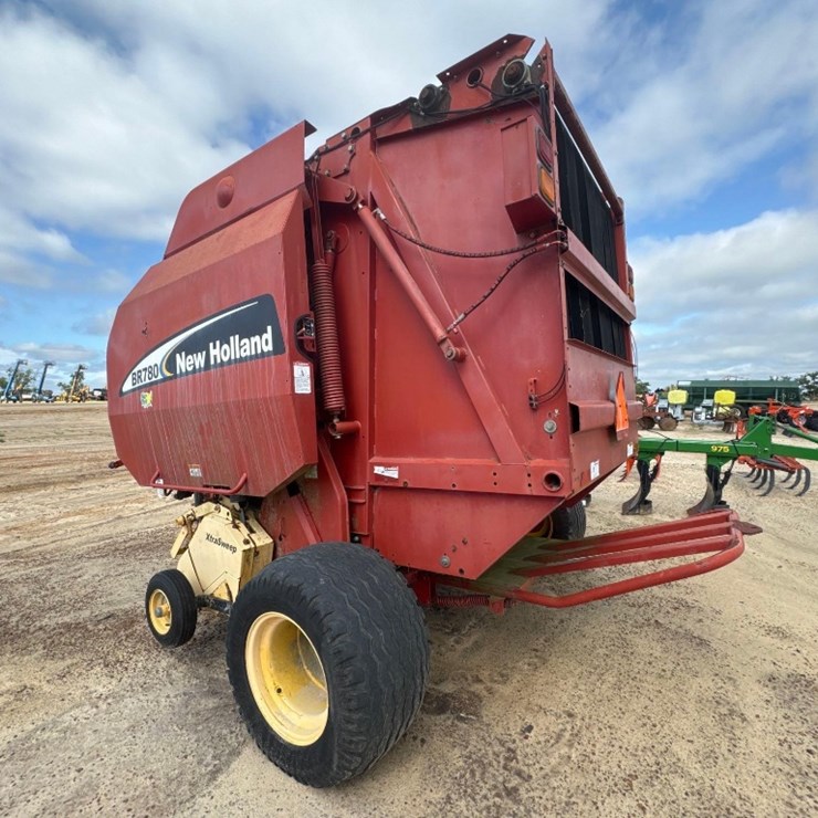 NEW HOLLAND BR780