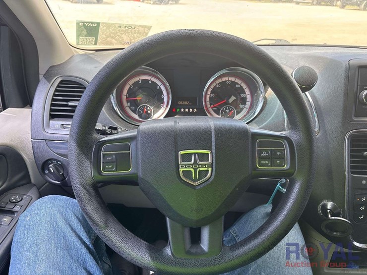 2017-dodge-grand-caravan-se-image-10