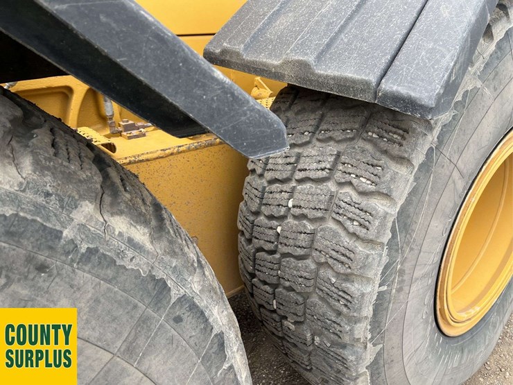 2017-caterpillar-14m-image-15