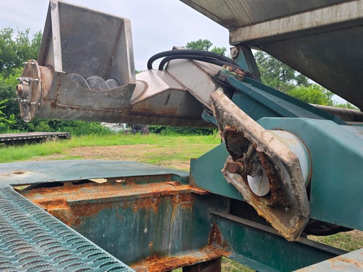 2013-doyle-dry-fertilizer-tender-trailer---kubota-diesel,-3-stainless-compartments,-side-discharge-image-35