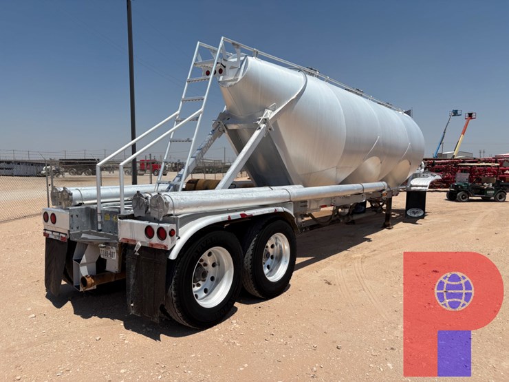 2015-southern-welding--1,000-cu.ft.-t/a-pneumatic-dry-bulk-trailer-image-5