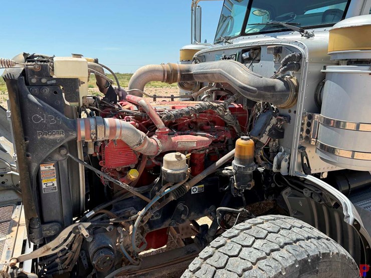 2013-peterbilt-367-image-12