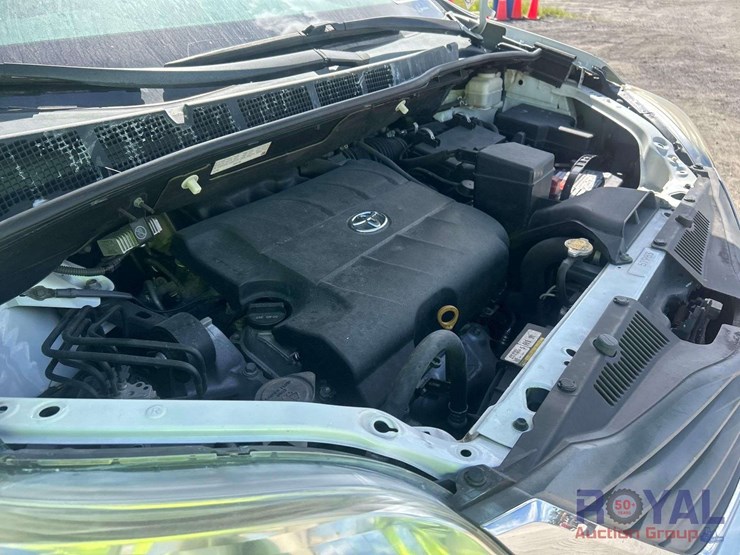 2011-toyota-sienna-image-14