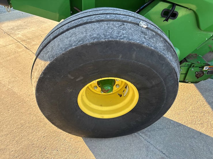 2019-john-deere-560m-image-42