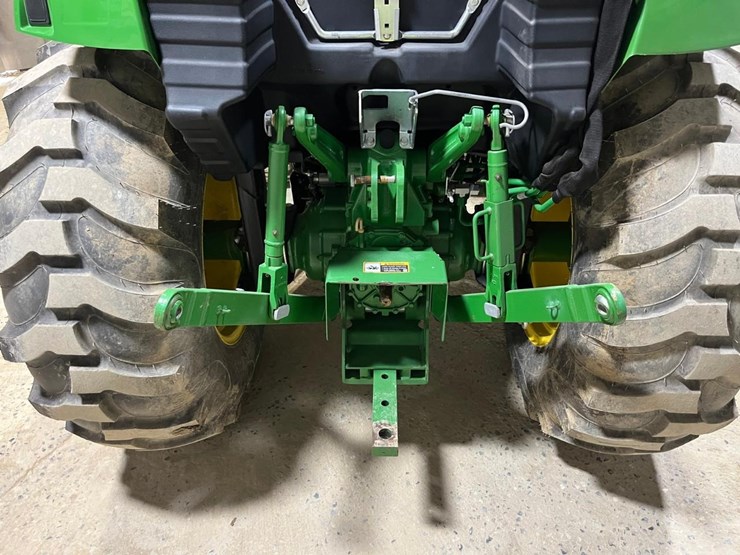 2021-john-deere-4044m-image-14