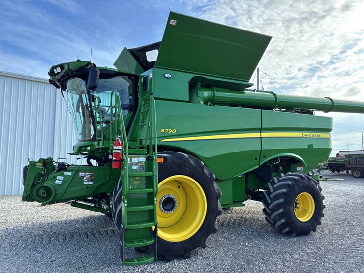 2024-john-deere-s790-image-3