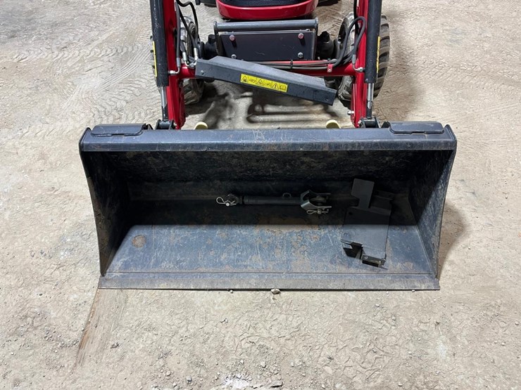 2020-massey-ferguson-gc1723eb-image-9