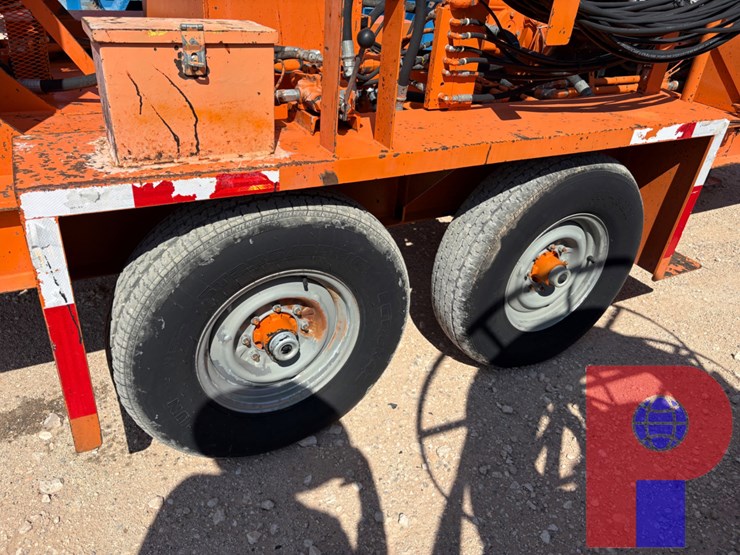 evco-85-ton-power-swivel-mounted-on-15’-t/a-gooseneck-trailer-image-8