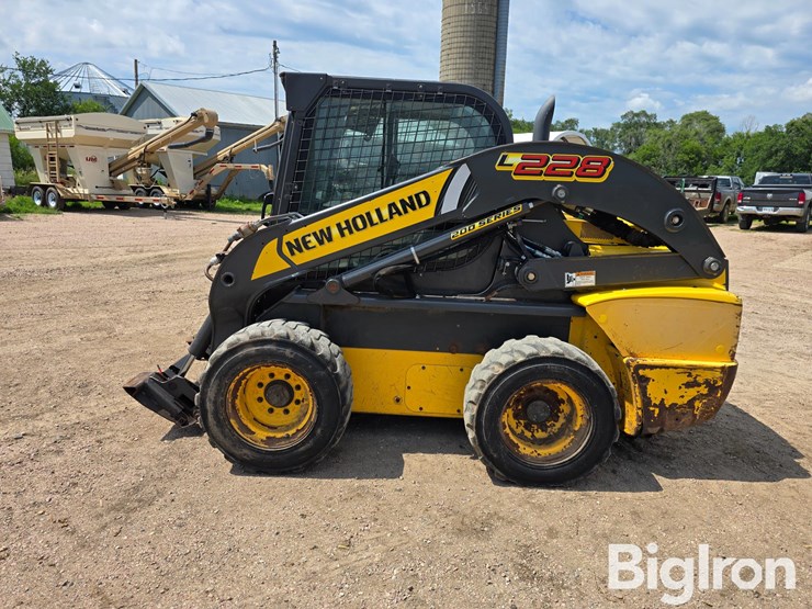 2016-new-holland-l228-image-8