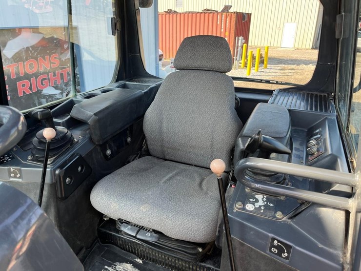2015-deere-650k-lgp-image-22