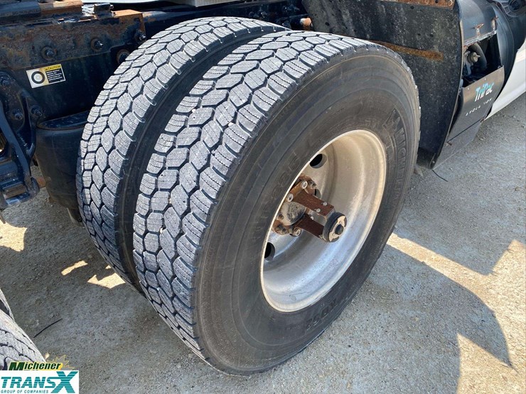2019-peterbilt-579-image-19