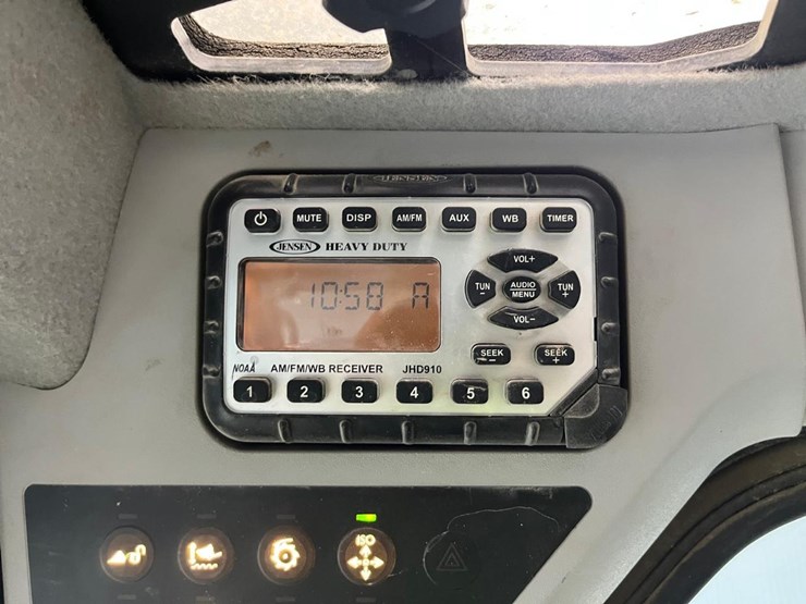 2018-jcb-3ts-8t-image-30