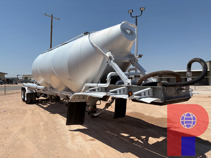 2015-southern-welding--1,000-cu.ft.-t/a-pneumatic-dry-bulk-trailer-image-2
