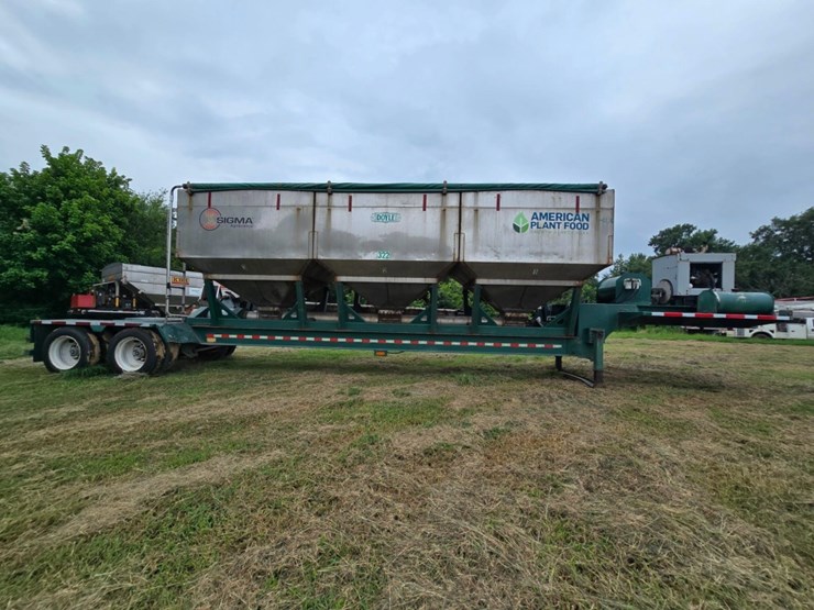 2013-doyle-dry-fertilizer-tender-trailer---kubota-diesel,-3-stainless-compartments,-side-discharge-image-14