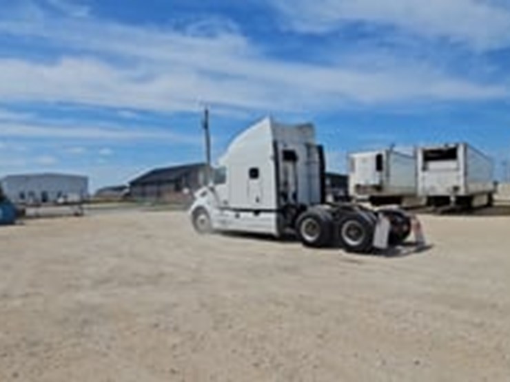 2019-peterbilt-579-image-54