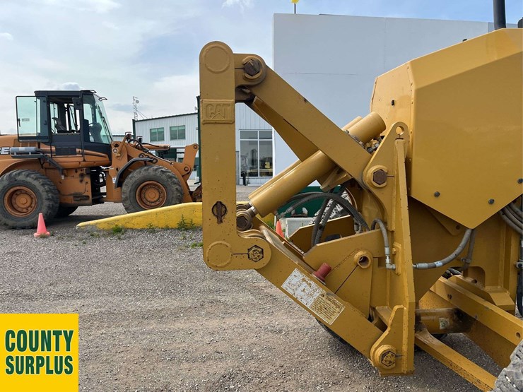 2017-caterpillar-14m-image-10
