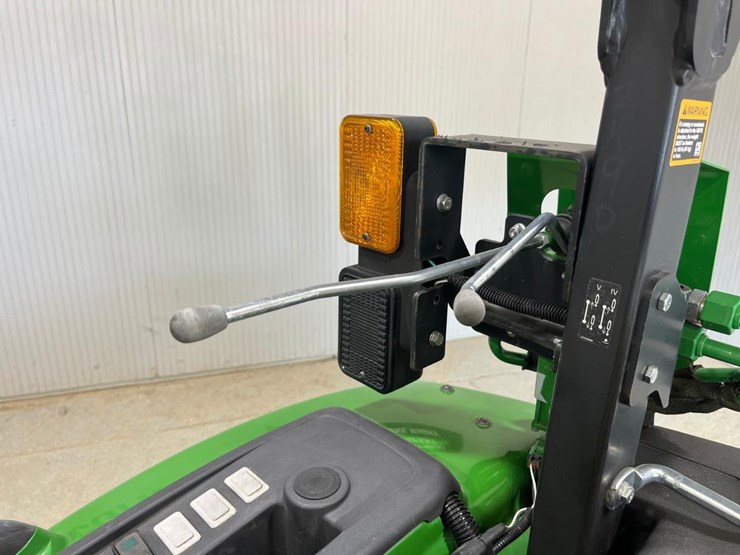 2021-john-deere-4044m-image-37