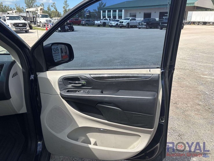 2017-dodge-grand-caravan-se-image-23