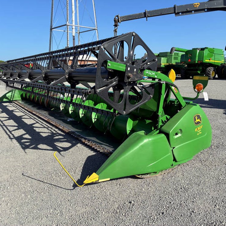 2010 JOHN DEERE 630F