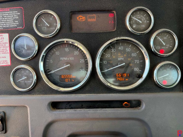2013-peterbilt-367-image-39