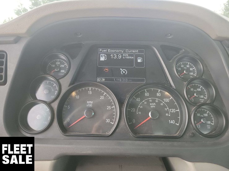 2018-peterbilt-579-image-18
