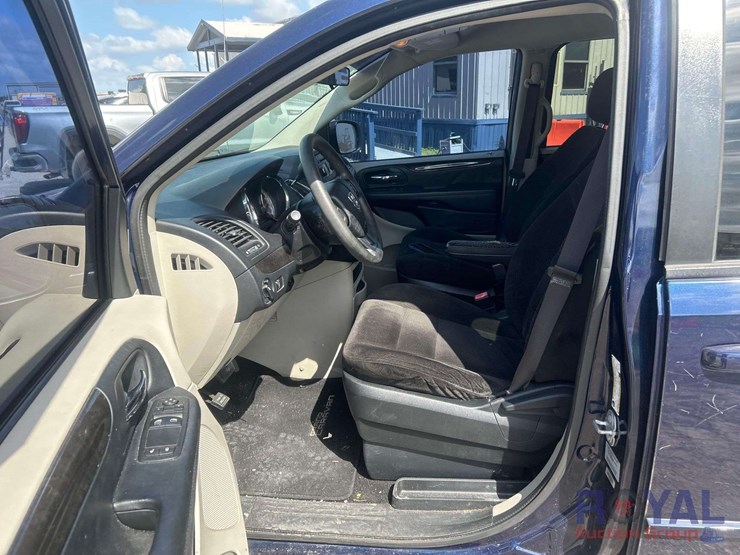 2017-dodge-grand-caravan-se-image-7